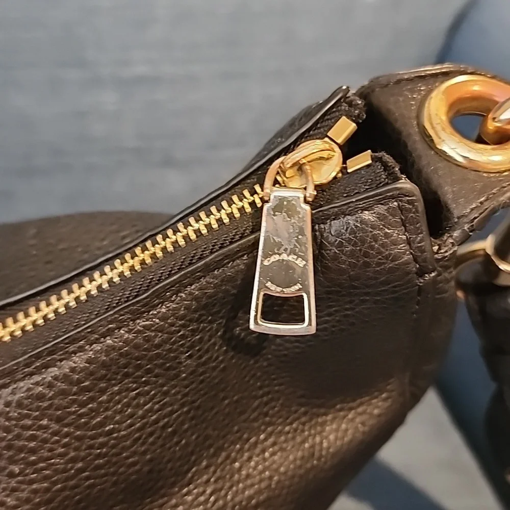 Coach Leather Back Zip Shoulder Bag Satchel Saddle Bag Black Gold - Picture 5 of 10